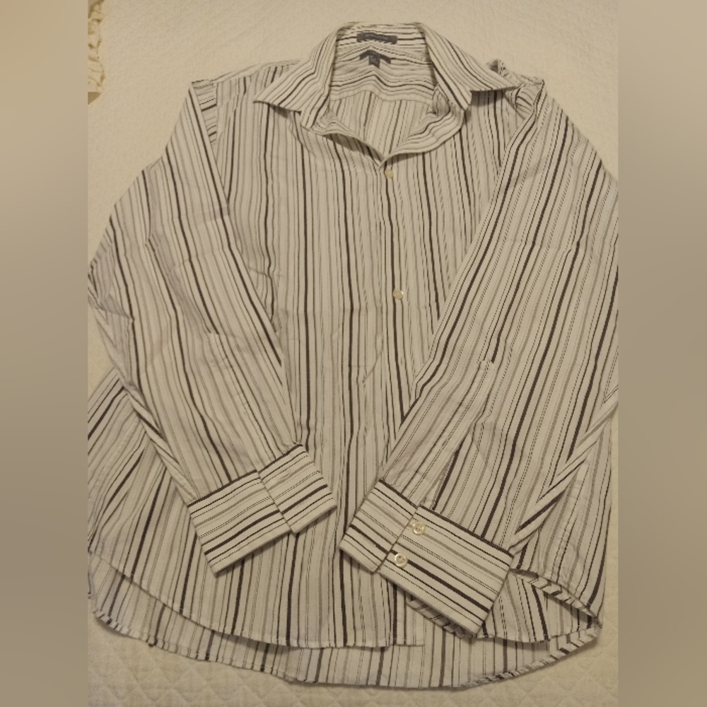Apt 9 Womens' white shirt with black & gray horizontal stripes. XL
